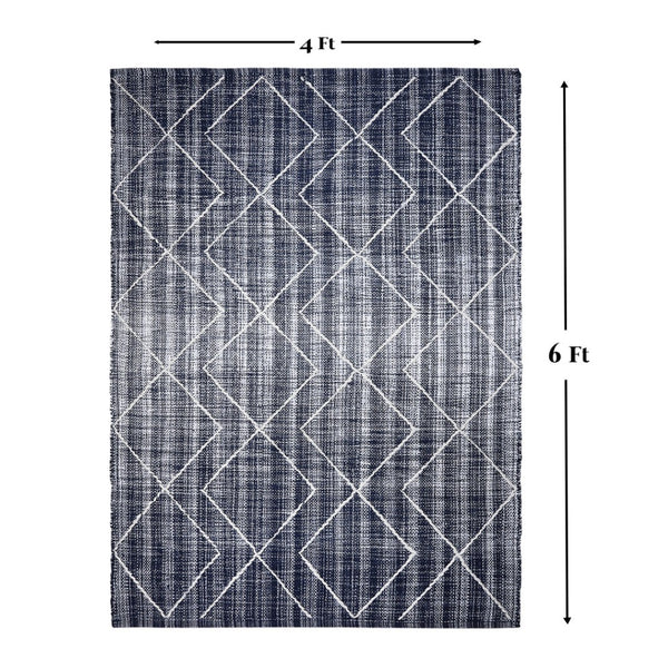 Homeroots 4' X 6' Navy Blue Geometric Hand Woven Area Rug - Stain Resistant, Artisan Crafted, Stylish Accent Piece  Polyester 557175