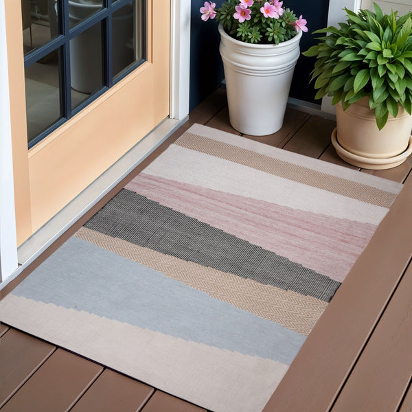 Homeroots 3' Black And Red Geometric Hand Woven Area Rug - Stylish Stain Resistant Indoor Outdoor Accent  Polyester 557178