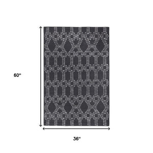 Homeroots 3' Gray Geometric Handmade Area Rug - Stylish 3x5 Indoor/Outdoor Design, Stain Resistant & Unique!  Polyester 557182