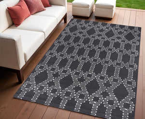 Homeroots 4' X 6' Gray Geometric Handmade Area Rug – Stylish, Stain-resistant Design For Indoor & Outdoor Spaces  Polyester 557183