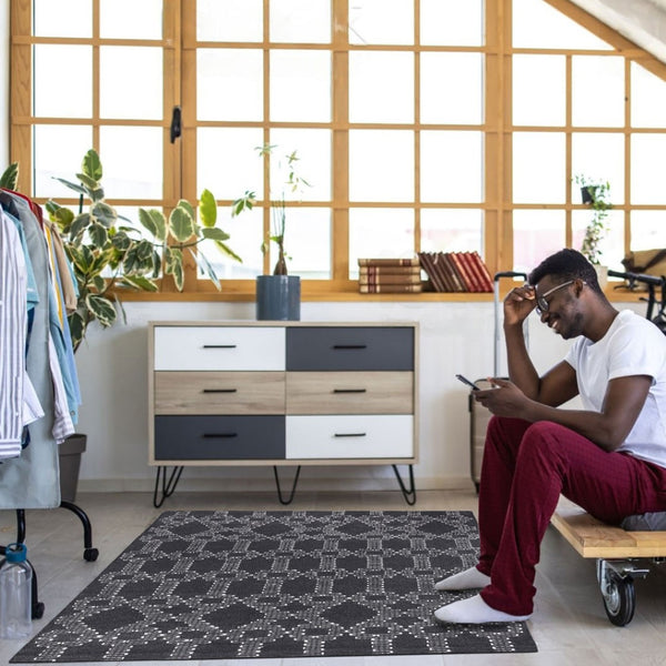 Homeroots 5' Stylish Gray Geometric Handmade Area Rug For Indoor & Outdoor Spaces - Stain Resistant & Unique  Polyester 557184