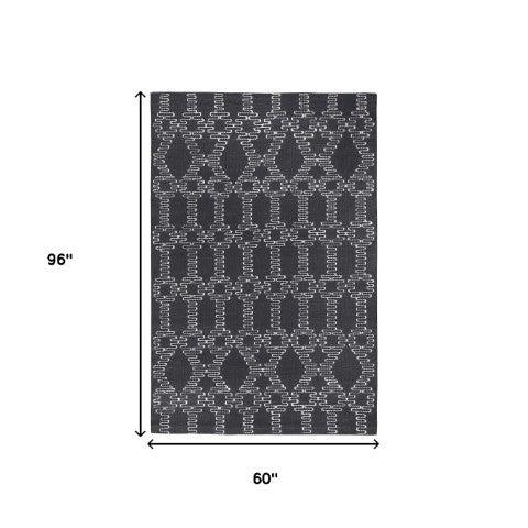 Homeroots 5' Stylish Gray Geometric Handmade Area Rug For Indoor & Outdoor Spaces - Stain Resistant & Unique  Polyester 557184