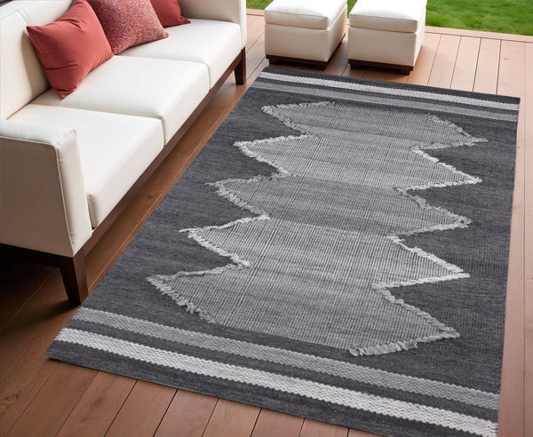 Homeroots 4' X 6' Gray Geometric Handmade Area Rug – Stylish, Stain-resistant Design For Indoor & Outdoor Spaces  Polyester 557187
