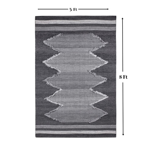 Homeroots 5' Stylish Gray Geometric Handmade Area Rug For Indoor & Outdoor Spaces - Stain Resistant & Unique  Polyester 557188
