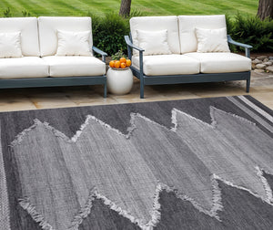 Homeroots 8' X 10' Gray Geometric Hand Woven Area Rug - Stylish, Stain Resistant, Perfect For Indoor & Outdoor Use  Polyester 557189