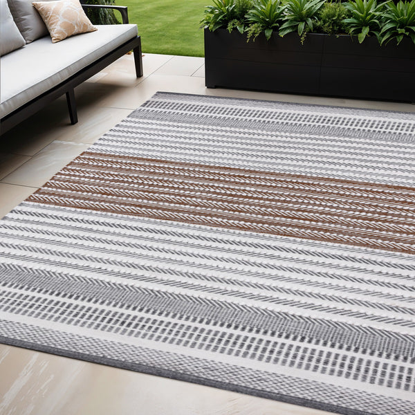 Homeroots 5' Geometric Handmade Area Rug - Indoor/Outdoor, Stain Resistant, Unique Artisan Craftsmanship, 5' X 8'  Polyester 557192