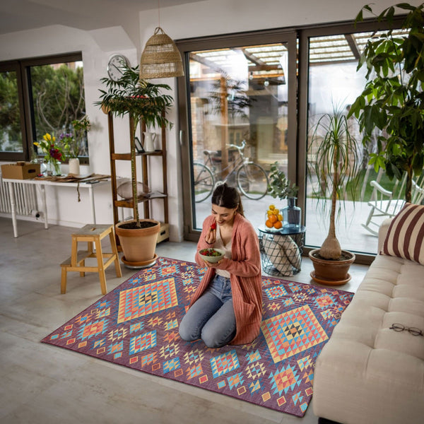 Homeroots 5' Black And Red Geometric Hand Woven Area Rug - Stylish, Stain Resistant Design For Indoor & Outdoor Use  Polyester 557200