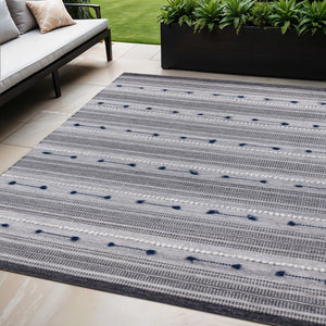 Homeroots 5' Blue Patchwork Handmade Area Rug – Stylish, Stain Resistant, Unique Design For Indoor & Outdoor Use  Polyester 557204