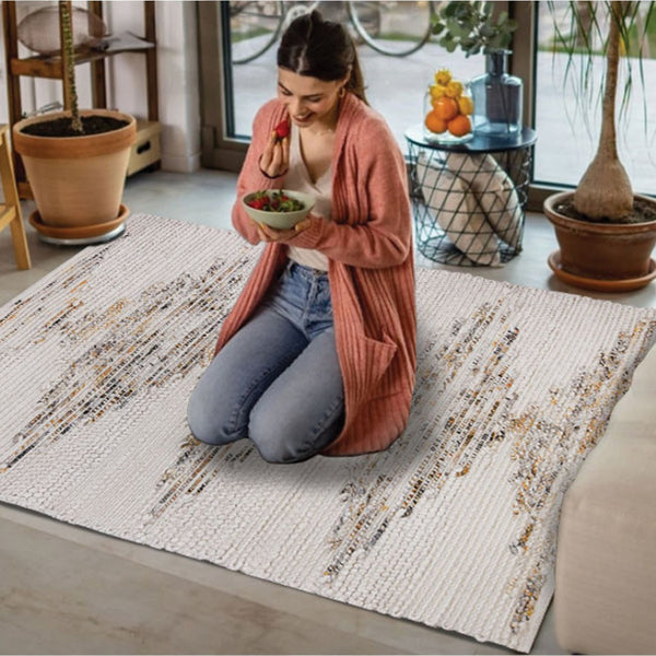 Homeroots 5' Beige Geometric Handmade Area Rug - 5x8 Durable, Stain-resistant Design For Indoor & Outdoor Use  Polyester 557208