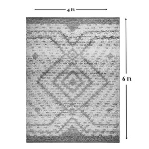 Homeroots 4' Gray Geometric Handmade Area Rug - Stylish, Stain-resistant, Perfect For Indoor And Outdoor Spaces  Polyester 557211