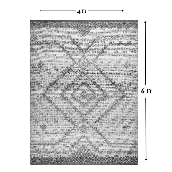 Homeroots 4' Gray Geometric Handmade Area Rug - Stylish, Stain-resistant, Perfect For Indoor And Outdoor Spaces  Polyester 557211