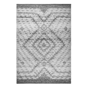 Homeroots 4' Gray Geometric Handmade Area Rug - Stylish, Stain-resistant, Perfect For Indoor And Outdoor Spaces  Polyester 557211