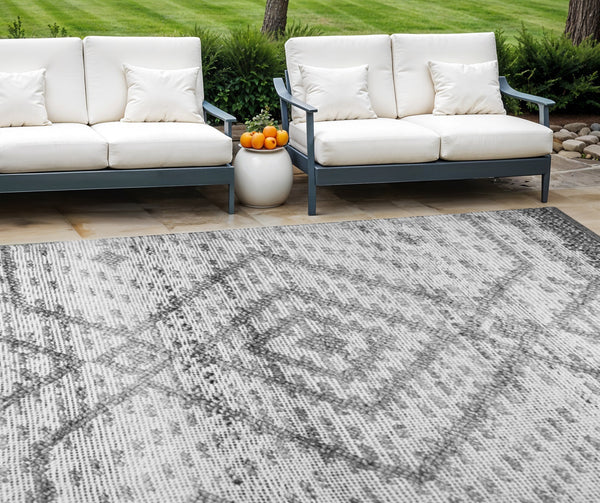 Homeroots 8' Gray Geometric Hand Woven Area Rug – Stylish, Stain Resistant, Artisanal Design For Any Space  Polyester 557213