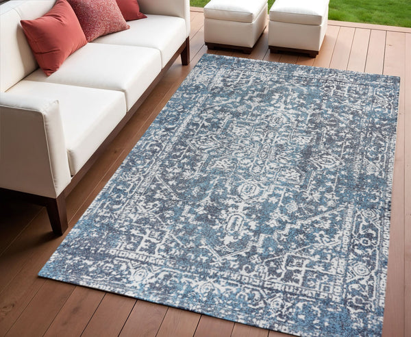 Homeroots 4' Gray Geometric Handmade Area Rug - Stylish, Stain-resistant, Perfect For Indoor And Outdoor Spaces  Polyester 557219