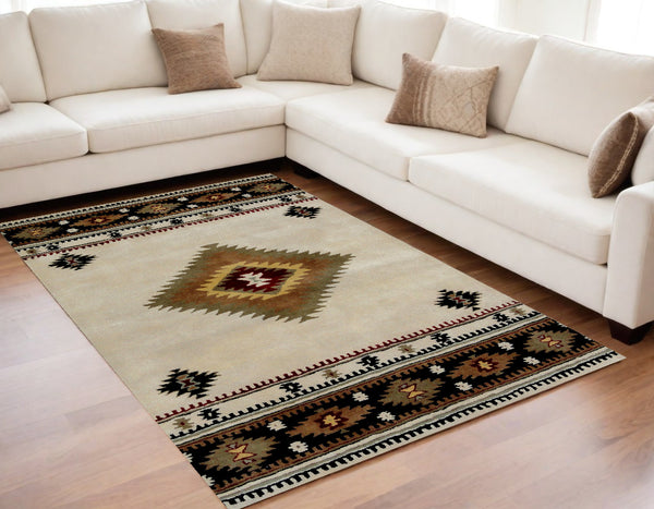 Homeroots 5' X 8' Ivory And Black Southwestern Hand Tufted Non Skid Area Rug  Wool 558179