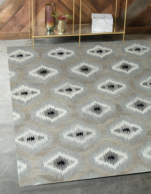 Homeroots 5' X 8' Natural Wool Southwestern Hand Tufted Non Skid Area Rug  Wool 558184