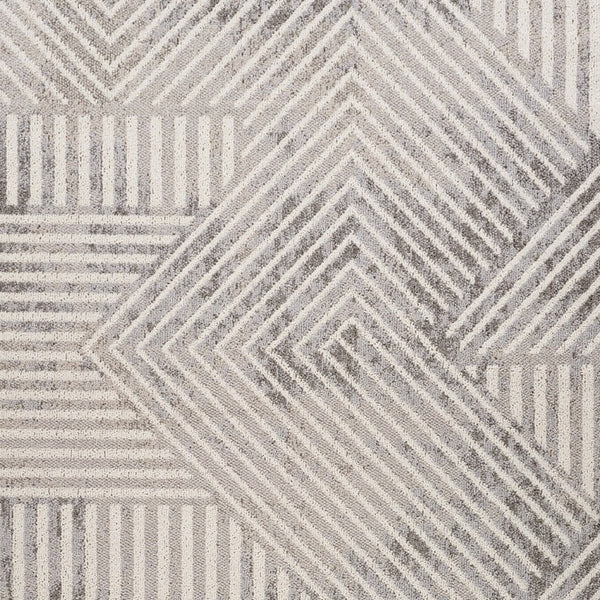 Homeroots 5' X 8' Gray And Beige Abstract Distressed Area Rug  Polypropylene 558375