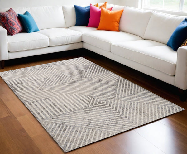 Homeroots 5' X 8' Gray And Beige Abstract Distressed Area Rug  Polypropylene 558375