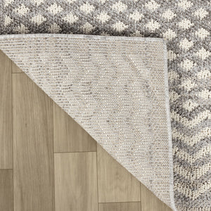 Homeroots 4' X 6' Gray And Beige Moroccan Distressed Area Rug  Polypropylene 558399