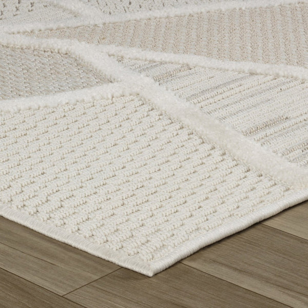 HomeRoots 5' Cream and Beige Geometric Distressed Area Rug – Timeless Style for Any Room with Easy Maintenance 7' X 10' 558409