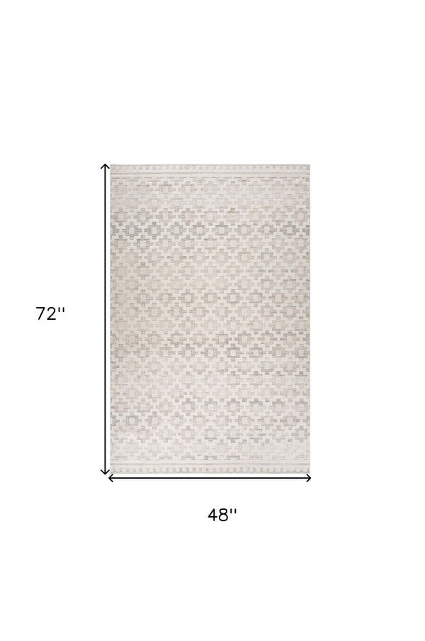 Homeroots 4' X 6' Cream And Beige Moroccan Area Rug  Polyester 558441
