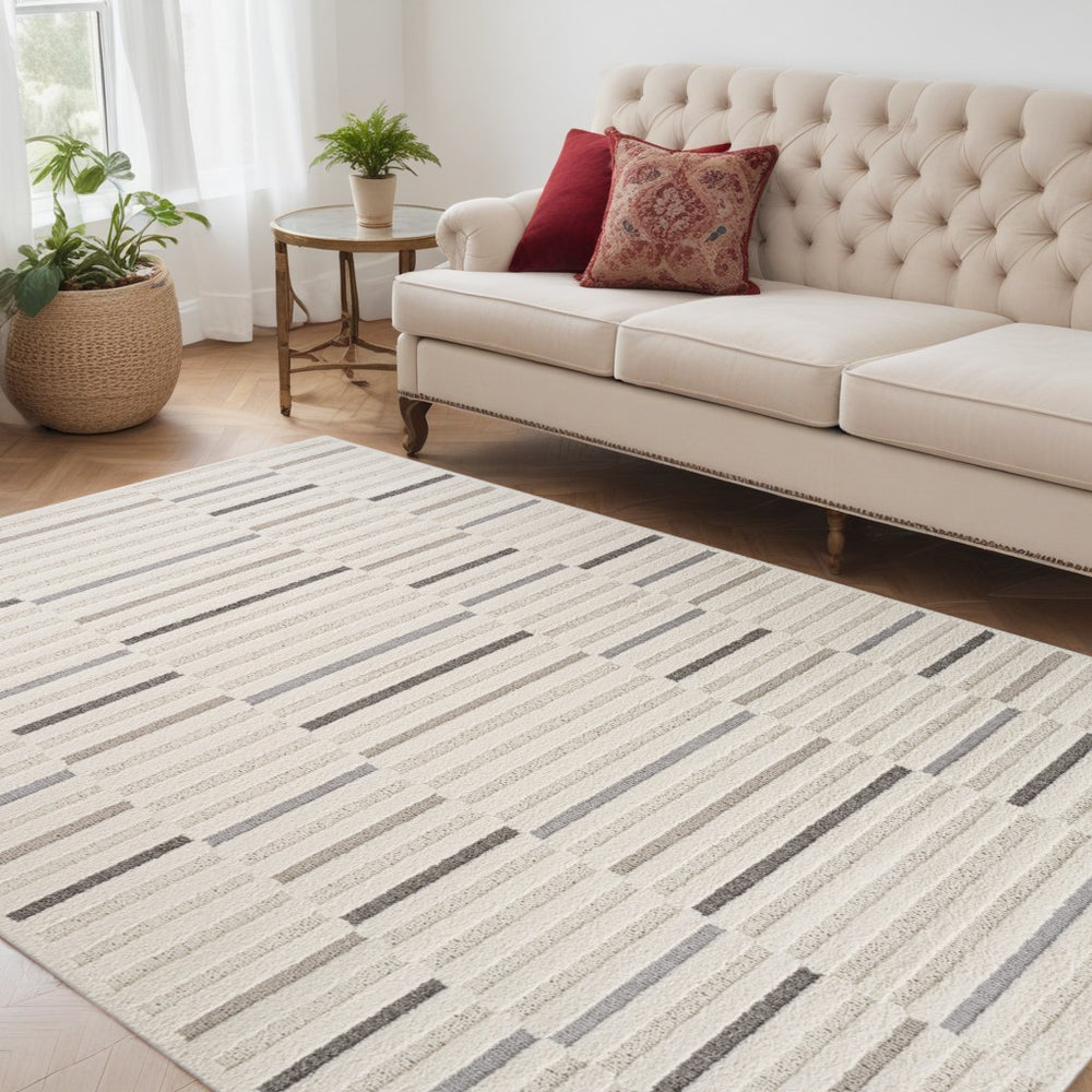 Homeroots 5' X 8' Gray And Cream Abstract Distressed Area Rug  Polypropylene 558465