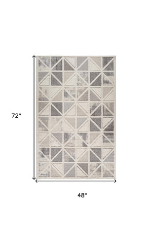 Homeroots 4' X 6' Gray And Cream Geometric Distressed Area Rug  Polypropylene 558479