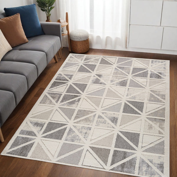 Homeroots 5' X 8' Gray And Cream Geometric Distressed Area Rug  Polypropylene 558480
