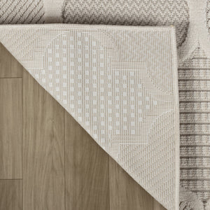 Homeroots 4' X 6' Cream And Beige Geometric Distressed Area Rug  Polyester 558484