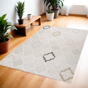 Homeroots 4' X 6' Cream And Beige Geometric Distressed Area Rug  Polyester 558484