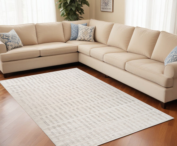 Homeroots 5' X 8' Gray And Beige Geometric Distressed Area Rug  Polyester 558515