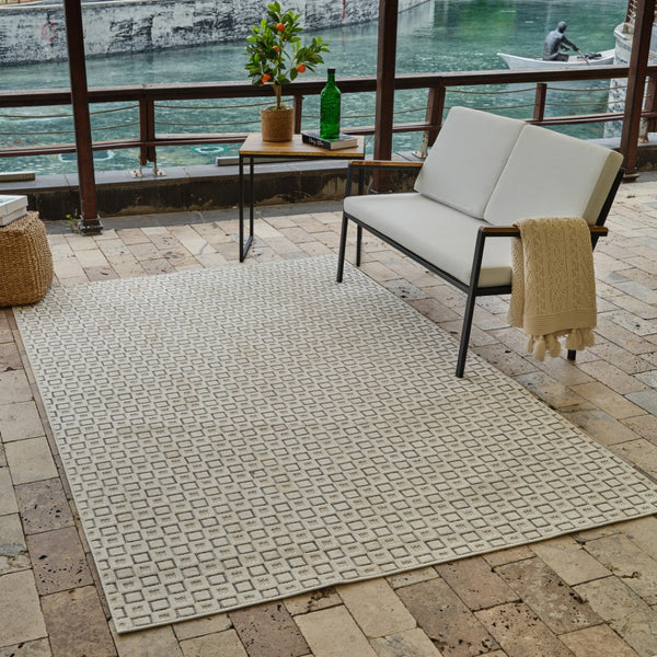 HomeRoots 4' Cream and Beige Geometric Distressed Area Rug - Durable, Stain-Resistant, Indoor/Outdoor Style 4' X 6' 558767
