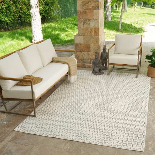 Homeroots 6' X 9' Cream And Beige Geometric Distressed Indoor Outdoor Area Rug  Polypropylene 558769