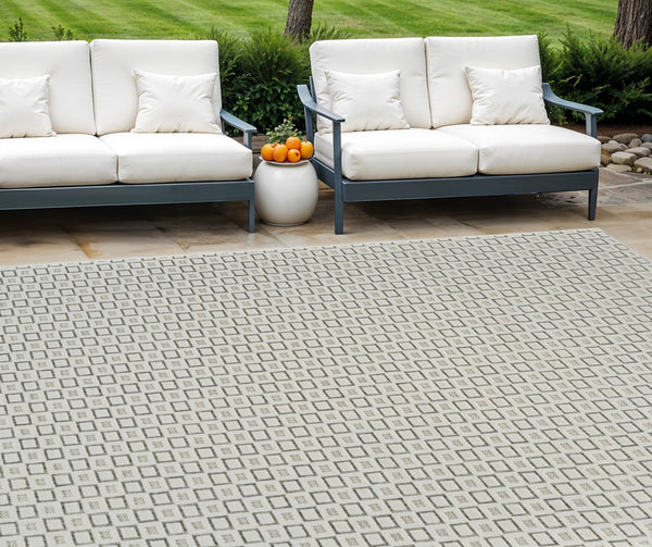 Homeroots 6' X 9' Cream And Beige Geometric Distressed Indoor Outdoor Area Rug  Polypropylene 558769