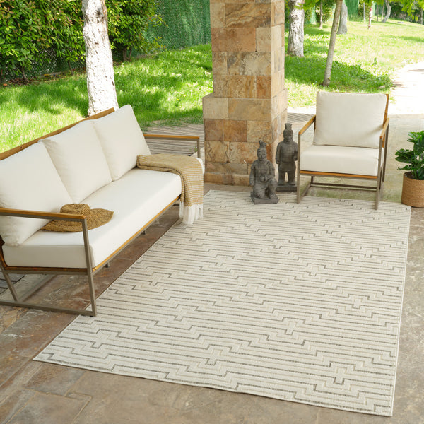 Homeroots 4' X 6' Cream And Beige Geometric Distressed Indoor Outdoor Area Rug  Polypropylene 558788