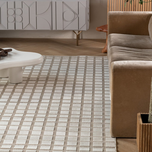 HomeRoots 4' Cream and Beige Geometric Distressed Area Rug – Durable, Water-Resistant for Indoor & Outdoor Use 4' X 6' 558795