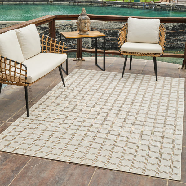Homeroots 5' X 7' Cream And Beige Geometric Distressed Indoor Outdoor Area Rug  Polypropylene 558796
