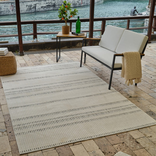 HomeRoots 4' Cream and Beige Striped Distressed Rug – Stylish Indoor/Outdoor Design for Versatile Spaces 4' X 6' 558802