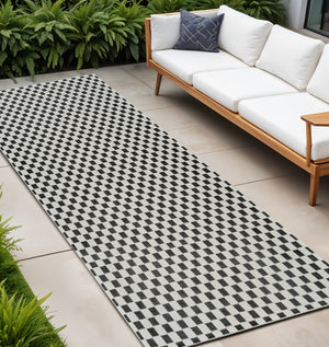 Homeroots 10' Black And White Geometric Distressed Indoor Outdoor Runner Rug  Polypropylene 558806