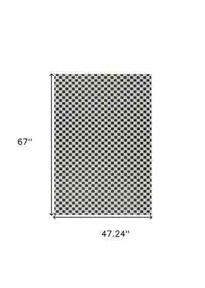 Homeroots 4' X 6' Black And White Geometric Distressed Indoor Outdoor Area Rug  Polypropylene 558809