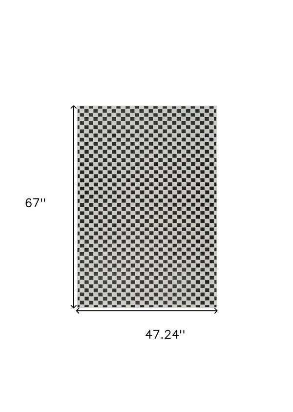 Homeroots 4' X 6' Black And White Geometric Distressed Indoor Outdoor Area Rug  Polypropylene 558809