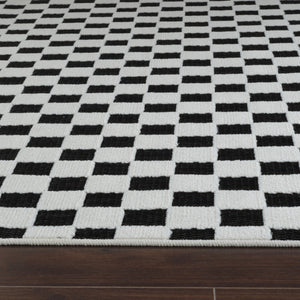 Homeroots 8' X 10' Black And White Geometric Distressed Indoor Outdoor Area Rug  Polypropylene 558812