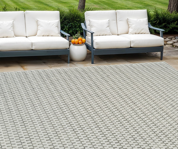 Homeroots 6' X 9' Cream And Beige Geometric Distressed Indoor Outdoor Area Rug  Polypropylene 558818