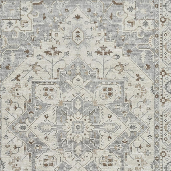 HomeRoots 4' Gray and Beige Oriental Distressed Area Rug - Timeless Elegance for Family Living Spaces 4' X 6' 558872