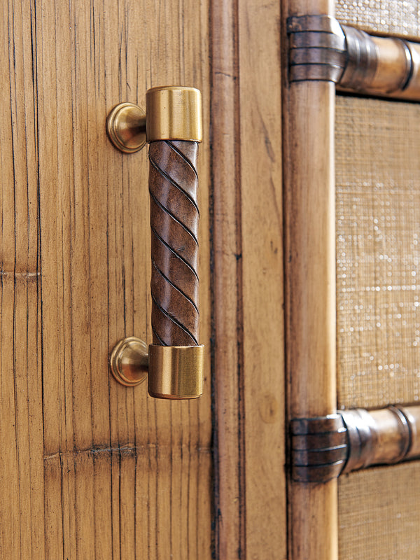 Lexington Tommy Bahama Home Sandy Point Buffet - Elevate Your Home With Luxurious Island Living And Ample Storage Solutions Bermuda Sands  558-852