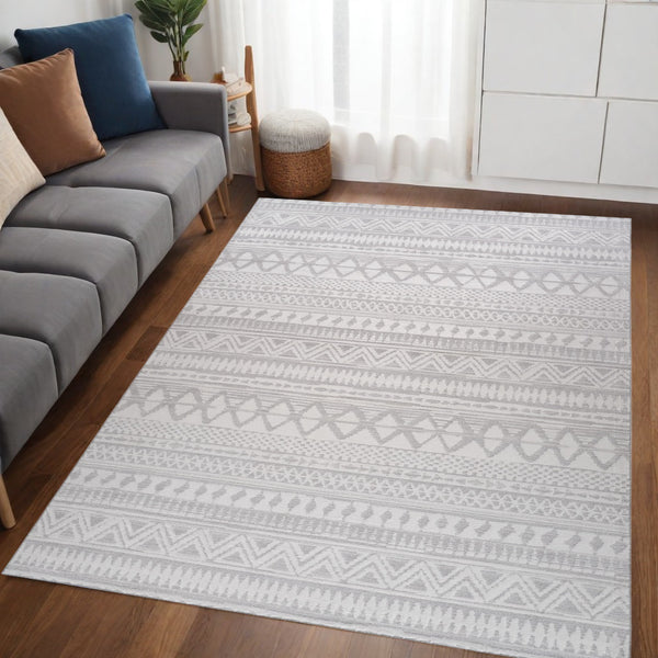 Homeroots 5' X 8' Gray And Cream Abstract Distressed Area Rug  Polyester 559009