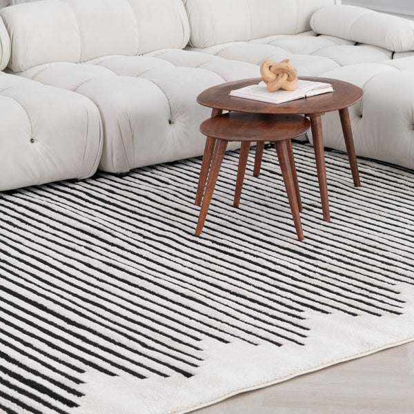 HomeRoots 4' Cream and Black Abstract Distressed Area Rug – Modern Style, Plush Comfort, Durable for Homes 7' X 10' 559014