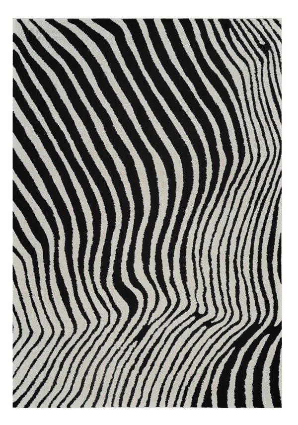 Homeroots 4' X 6' Cream And Black Abstract Distressed Area Rug  Polypropylene 559016