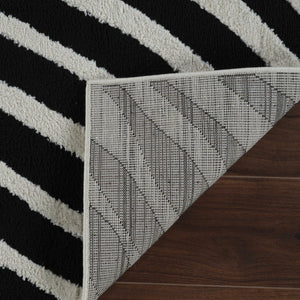 HomeRoots 4' Cream and Black Abstract Distressed Area Rug - Durable, Stylish, Easy-Care Flooring for Homes 5' X 8' 559017