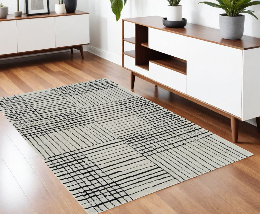 Homeroots 4' X 6' Cream And Black Abstract Distressed Area Rug  Polypropylene 559020